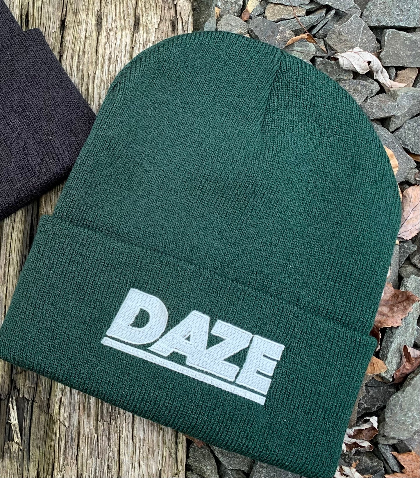 DAZE - Beanie (Forest Green/Egg Shell)